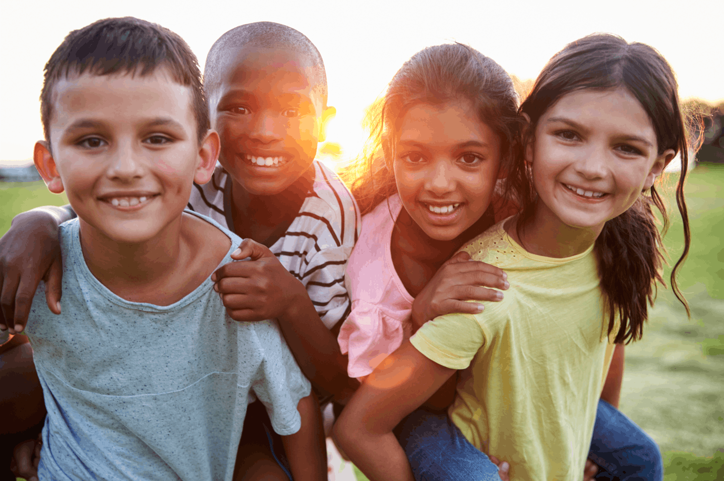 Como ensinar as crianças a construir amizades saudáveis